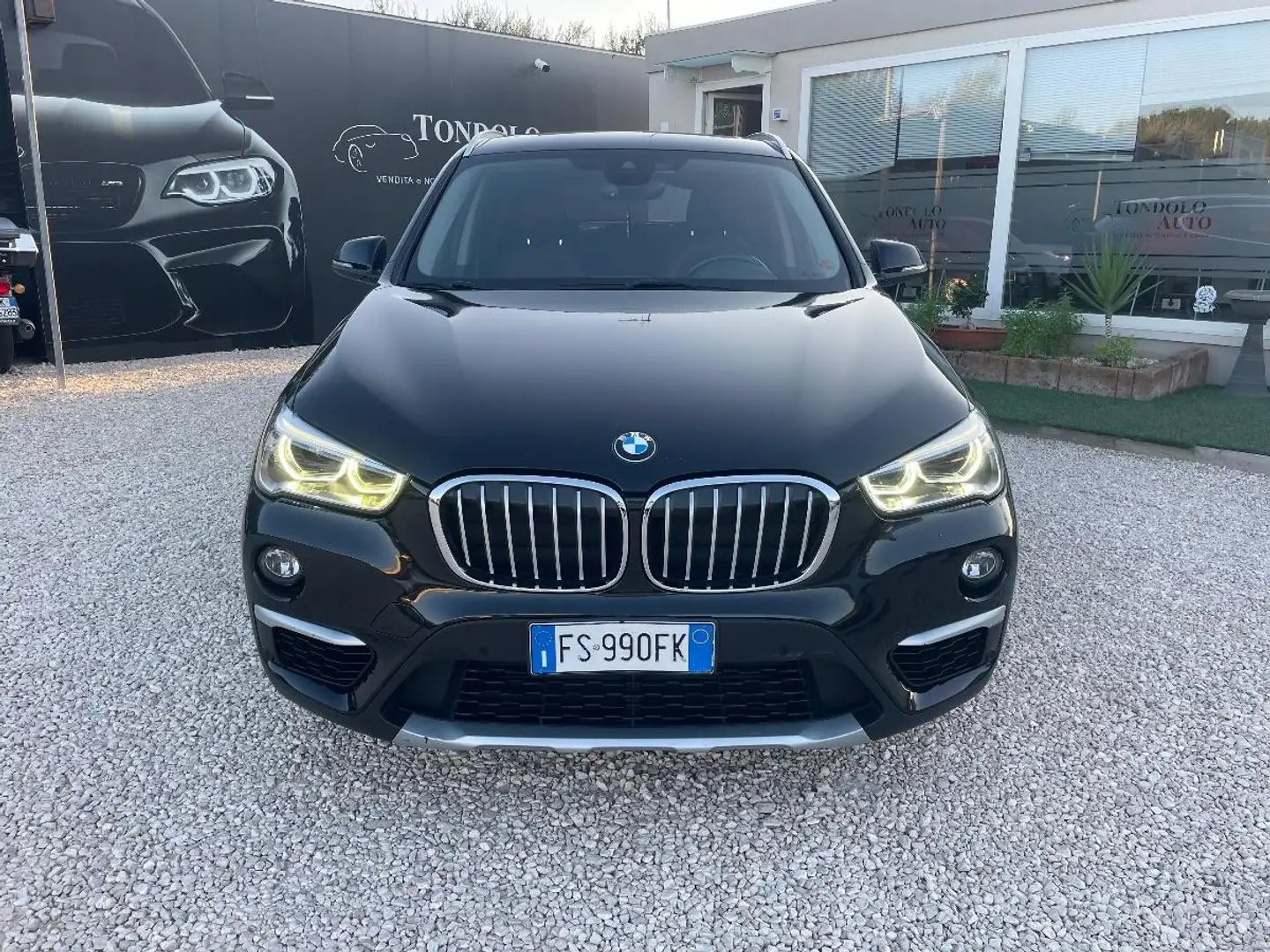BMW X1 xDrive18d xLine Schwarz - 1
