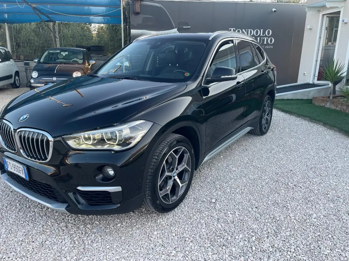 BMW X1 xDrive18d xLine Schwarz - 2