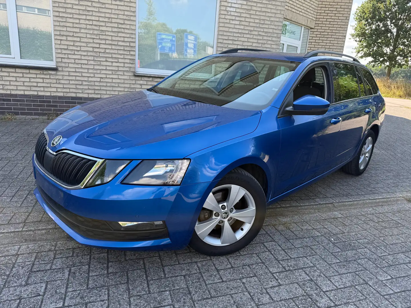 Skoda Octavia Octavia combi 1.6 tdi dsg styl Blau - 1