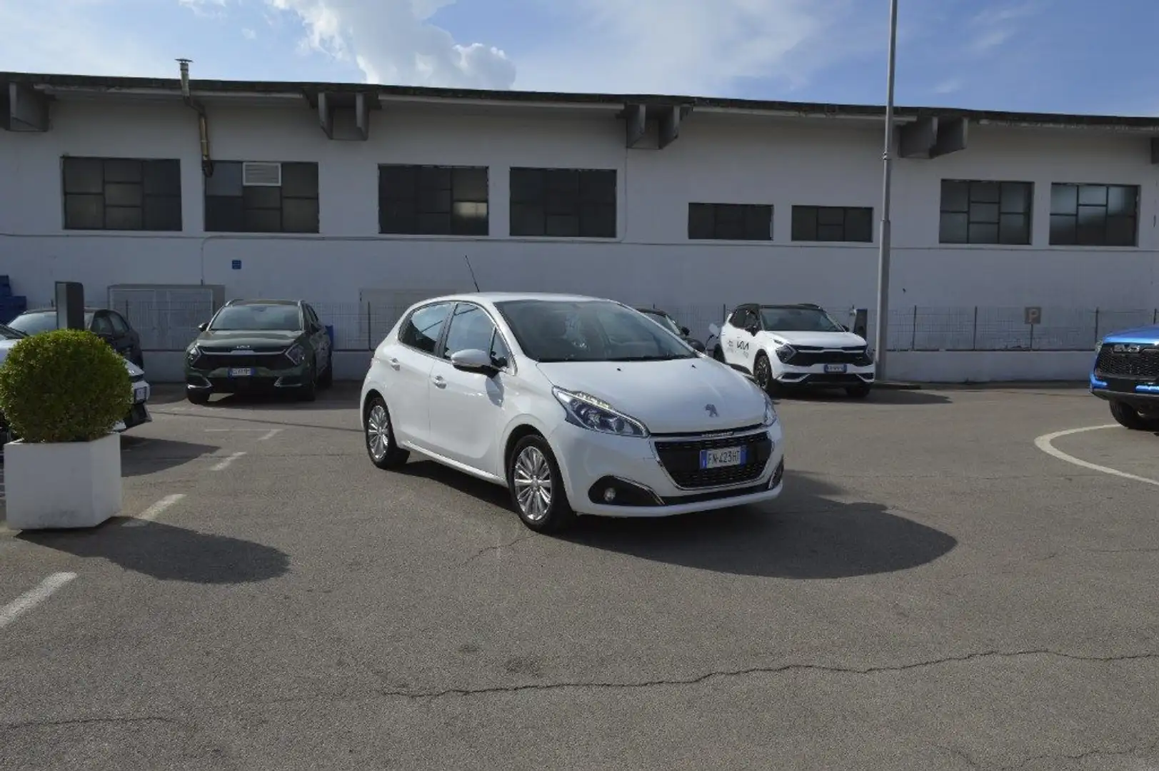 Peugeot 208 BlueHDi 100 5 porte Allure Bianco - 1