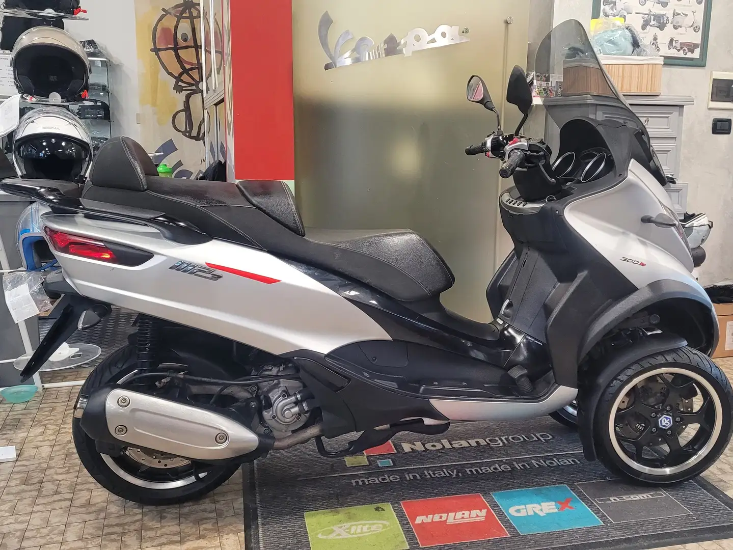 Piaggio MP3 300 Touring Argento - 1