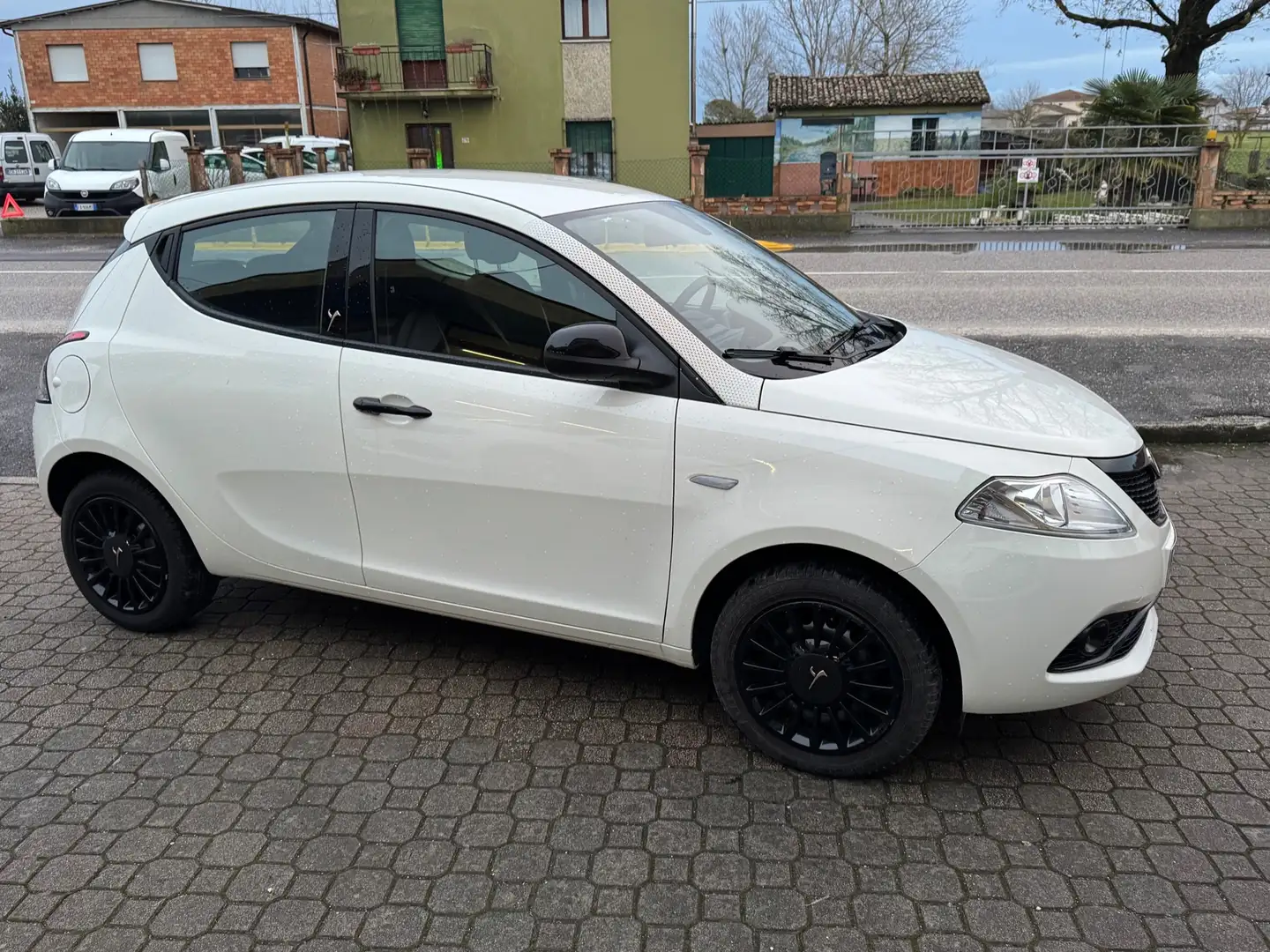 Lancia Ypsilon 1.2 MonogRam Gpl 69cv Bianco - 2