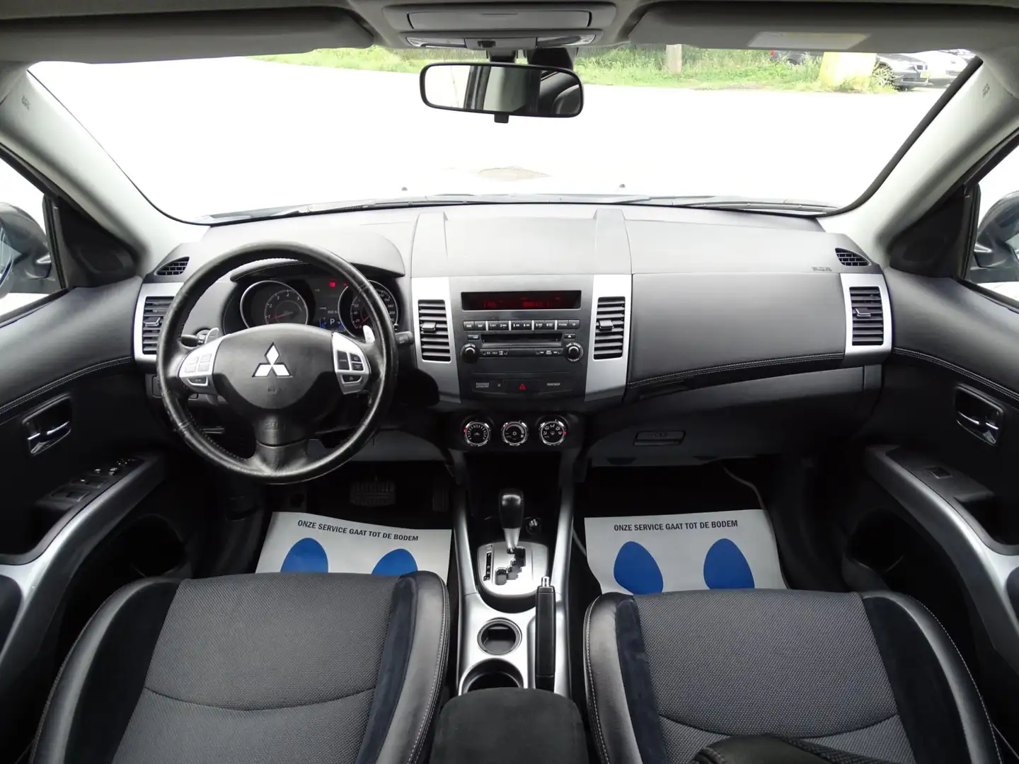 Mitsubishi Outlander 2.0 Intro Edition - AUTOMAAT - CRUISE / CLIMATE CO Gris - 2