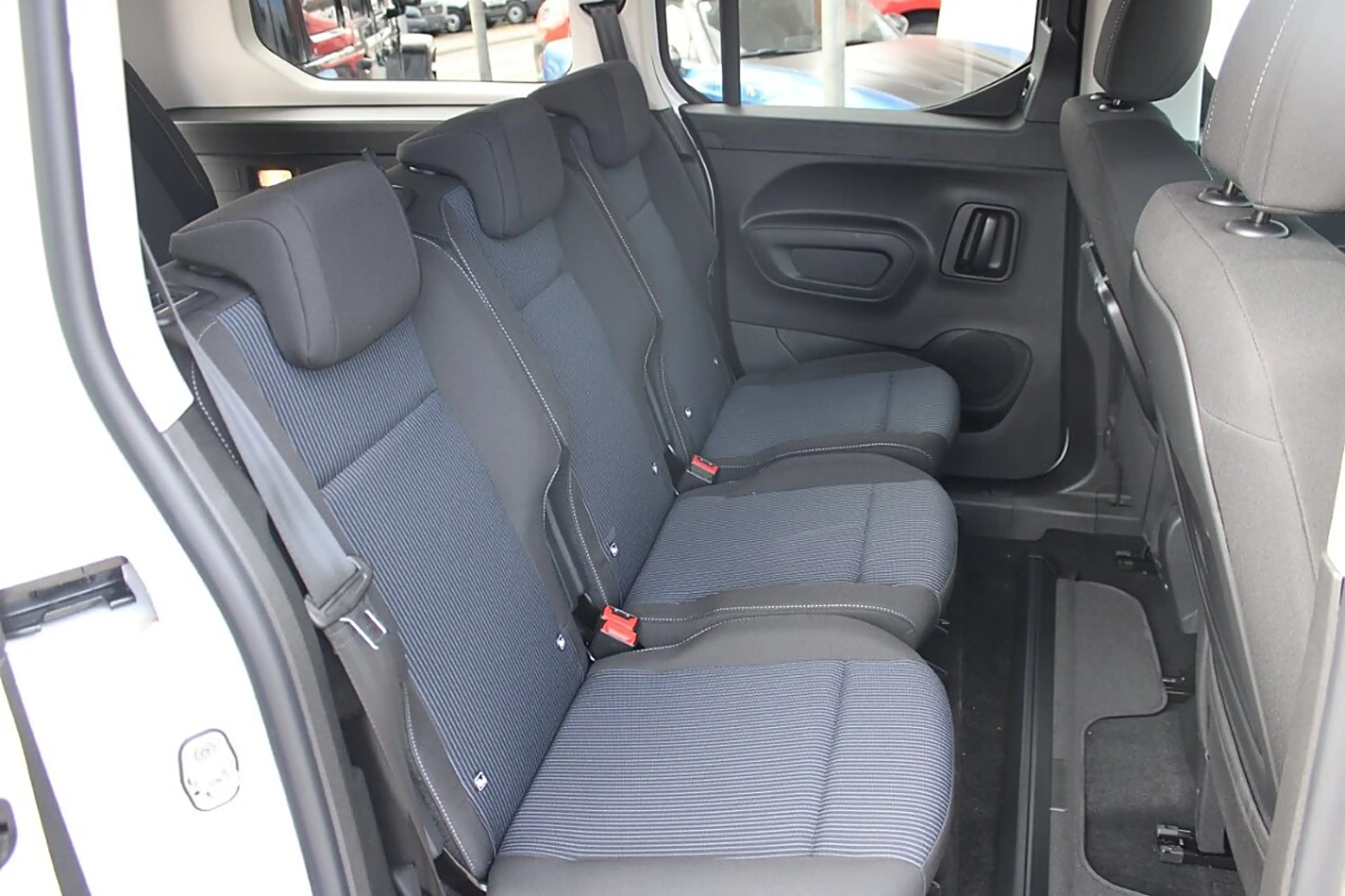 Fiat Doblo Kombi extra Lang 130MT 7Sitze EUR 27575,-- — photo 12