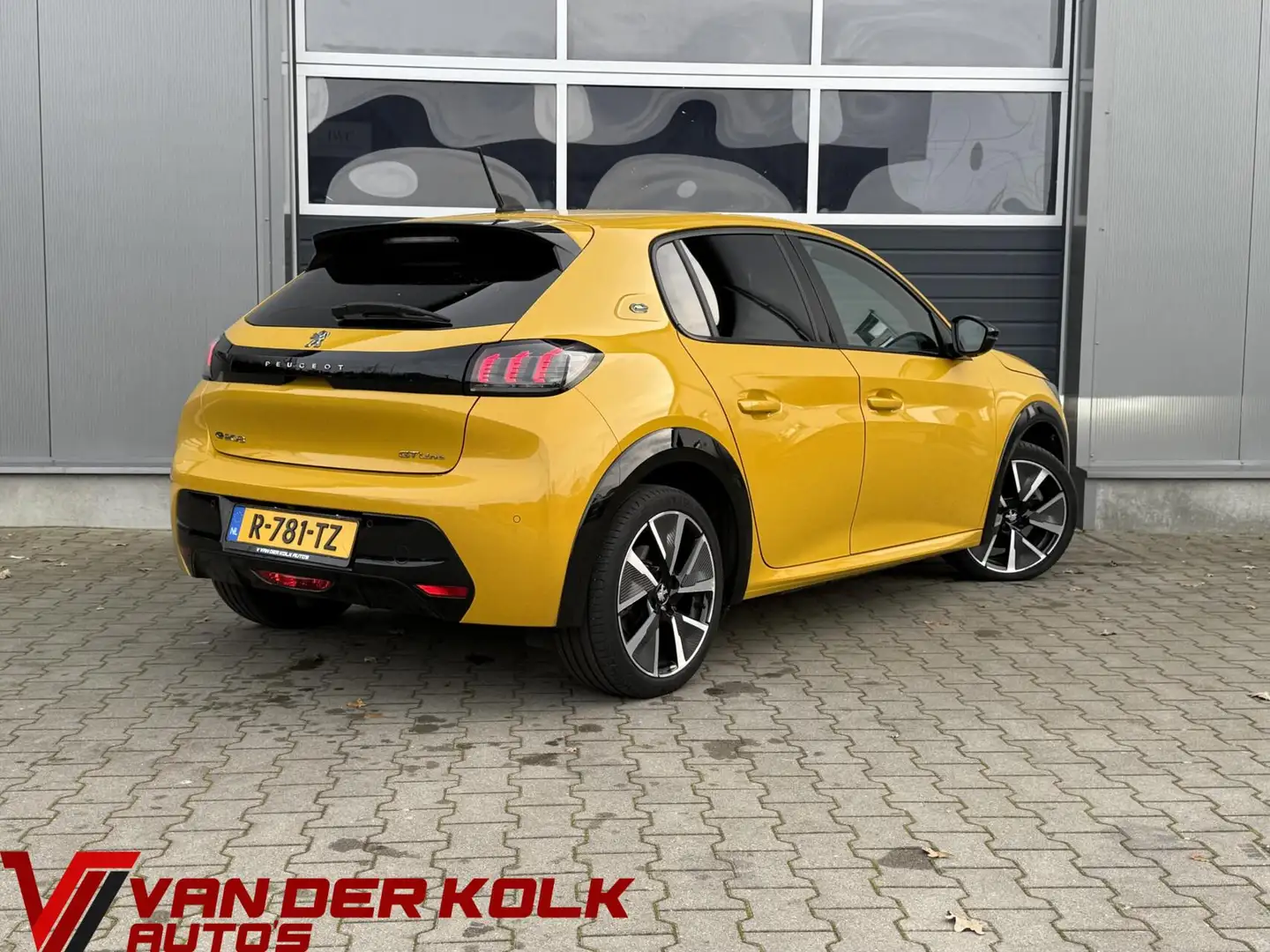 Peugeot e-208 EV Allure Pack 50 kWh CarPlay LED Navigatie Climat Gelb - 2