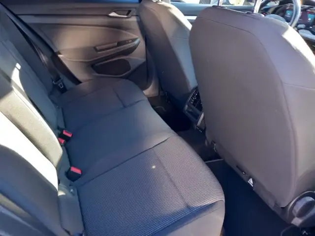Volkswagen Golf view 13
