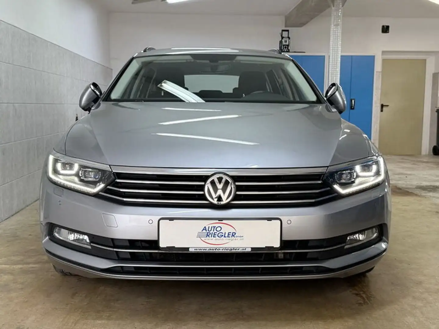 Volkswagen Passat Comfortline ''LED-Navi-Kamera-PDC-Alu'' Silber - 2
