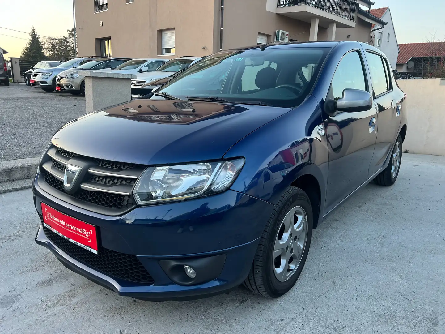 Dacia Sandero Celebration 1,2 16V 75 Blau - 1