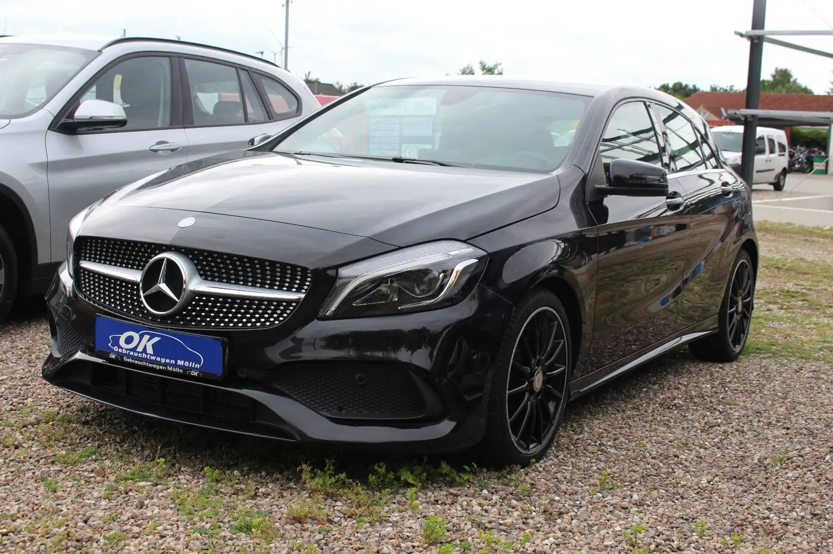 Mercedes-Benz A 180 AMG Sport Line*1.Hand*LED*S.Heft*SHZ*Klima Schwarz - 2