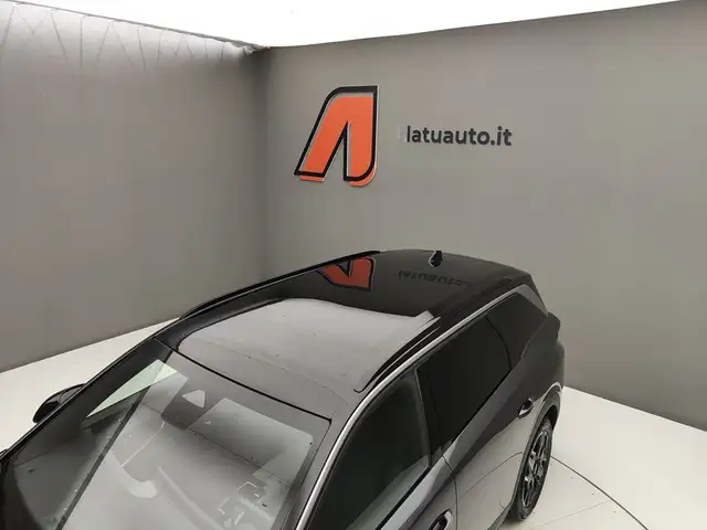 Peugeot 5008 view 2