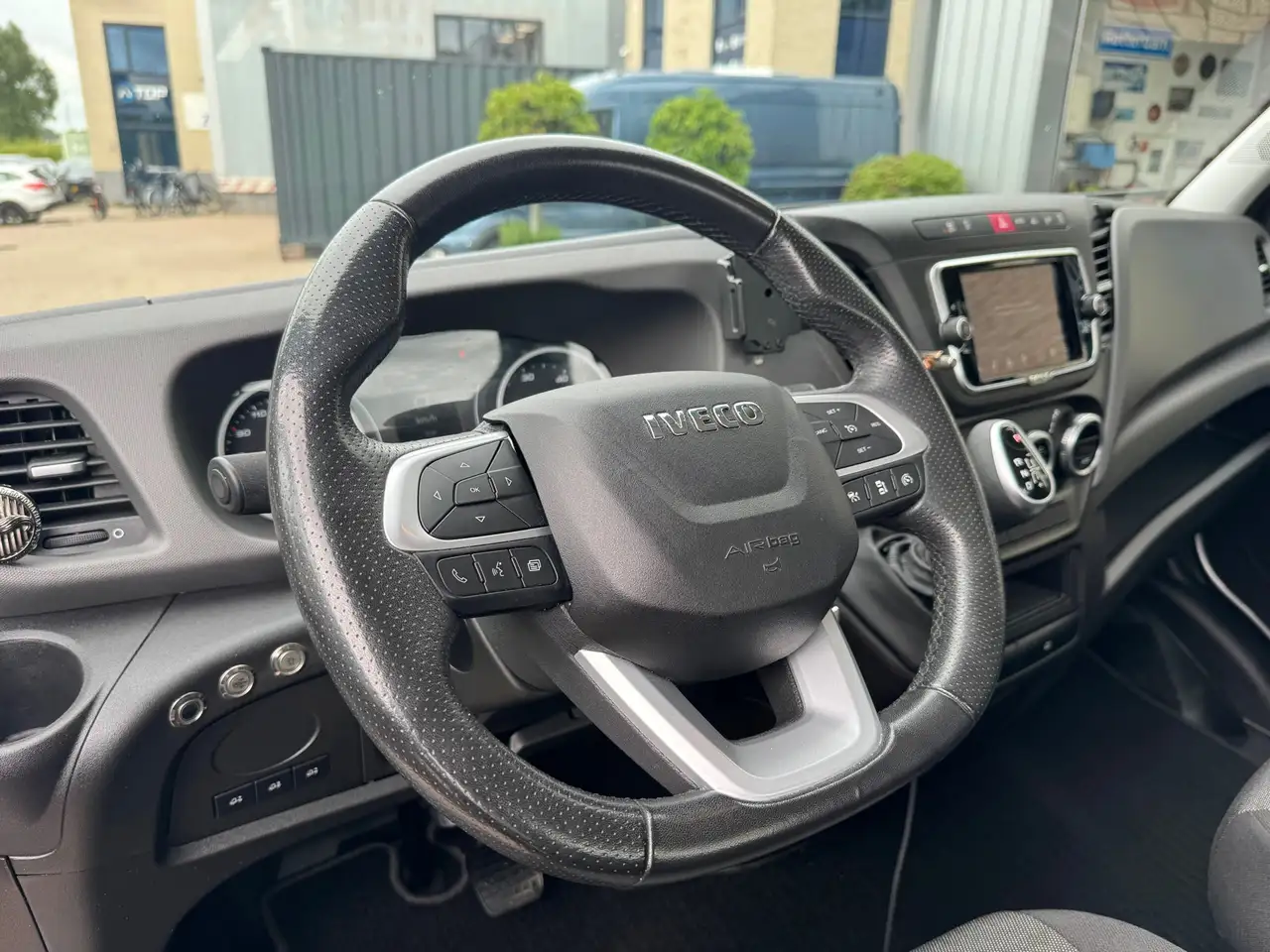 Iveco Daily 2022 — фото 14