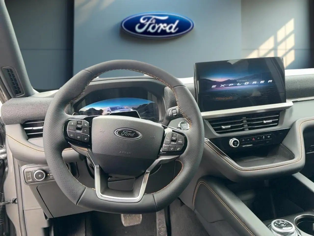 Ford Explorer снимка Ford Explorer