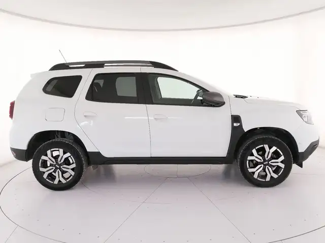 Dacia Duster view 3