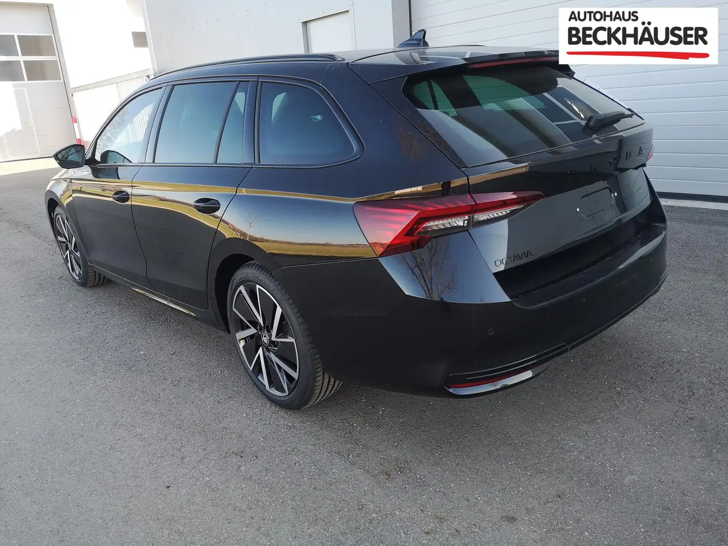 Skoda Octavia Combi Sportline Kombi 1.5 TSI mHEV DSG AHK Navi... Schwarz - 2