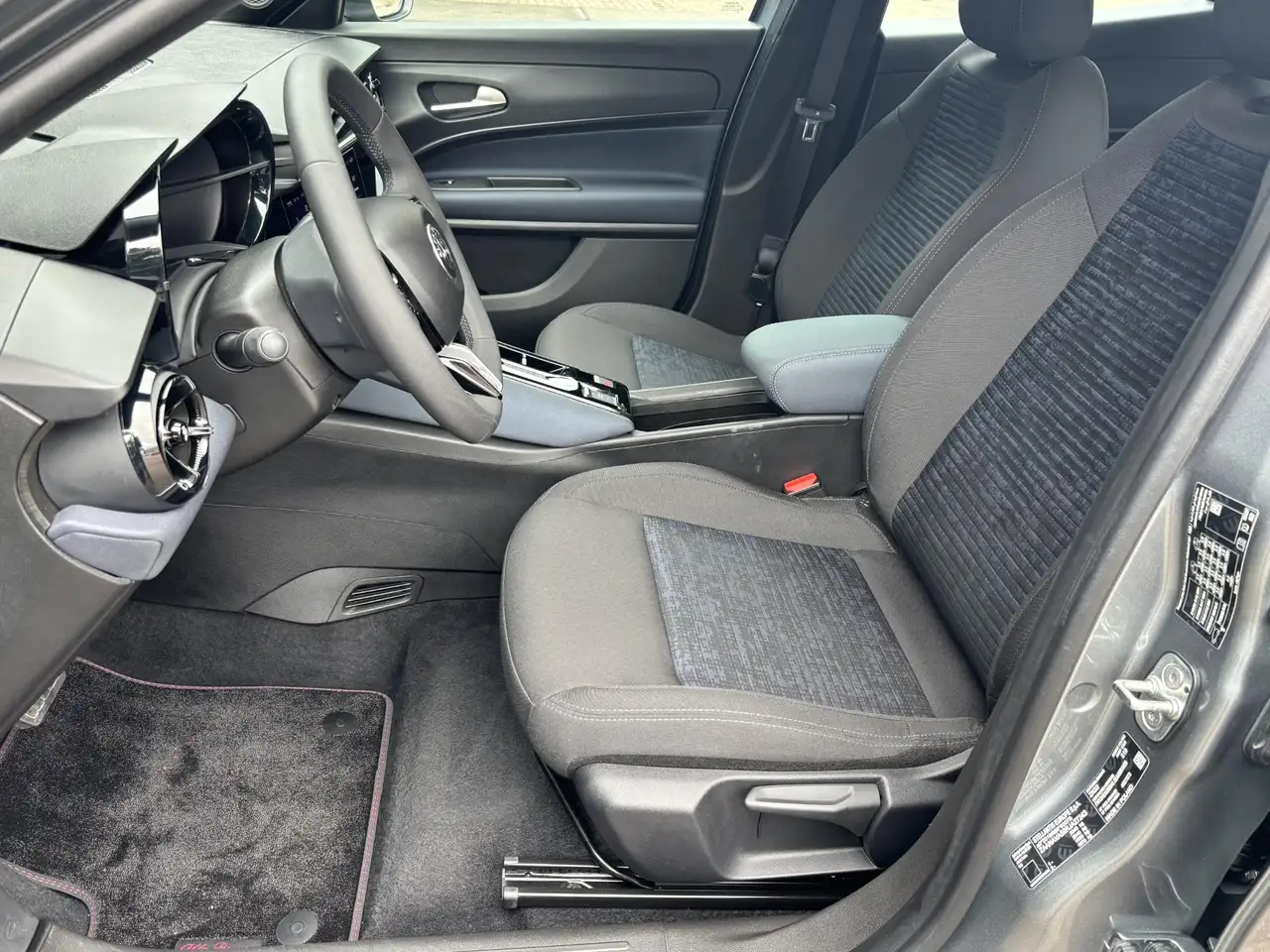 Alfa Romeo Junior 2025 — фото 12
