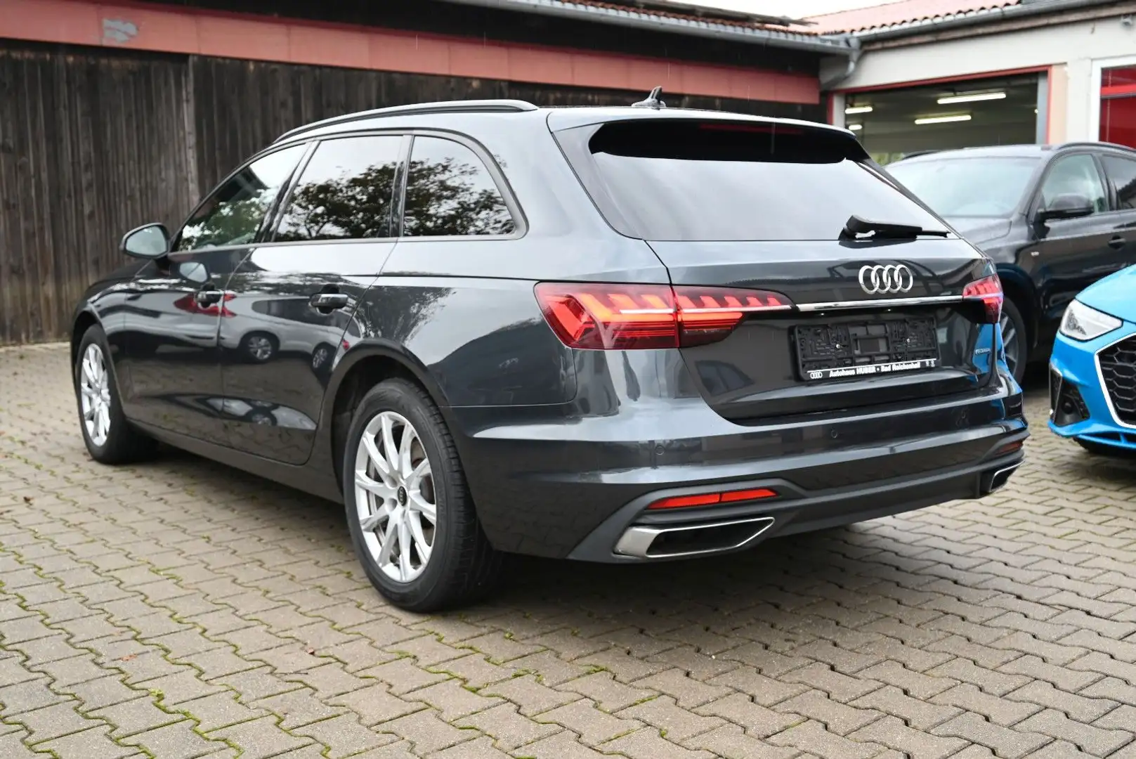 Audi A4 Avant 40 TDI quattro/Pano/Matrix/Leder Grau - 2