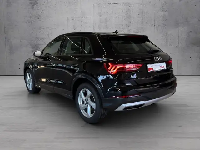 Audi Q3 view 5