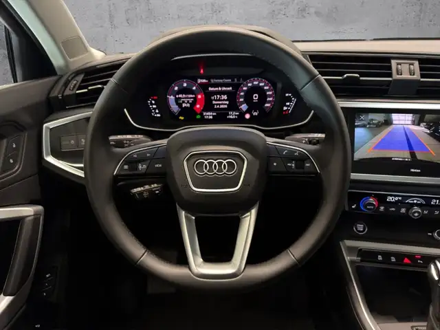 Audi Q3 view 9