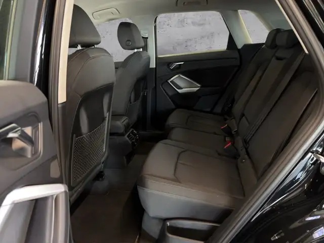 Audi Q3 view 10