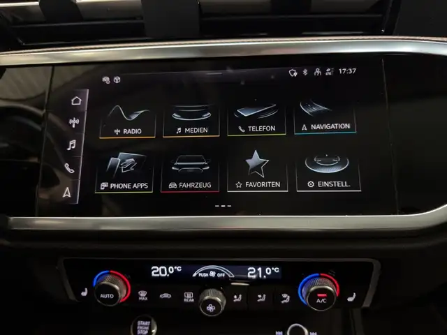 Audi Q3 view 14