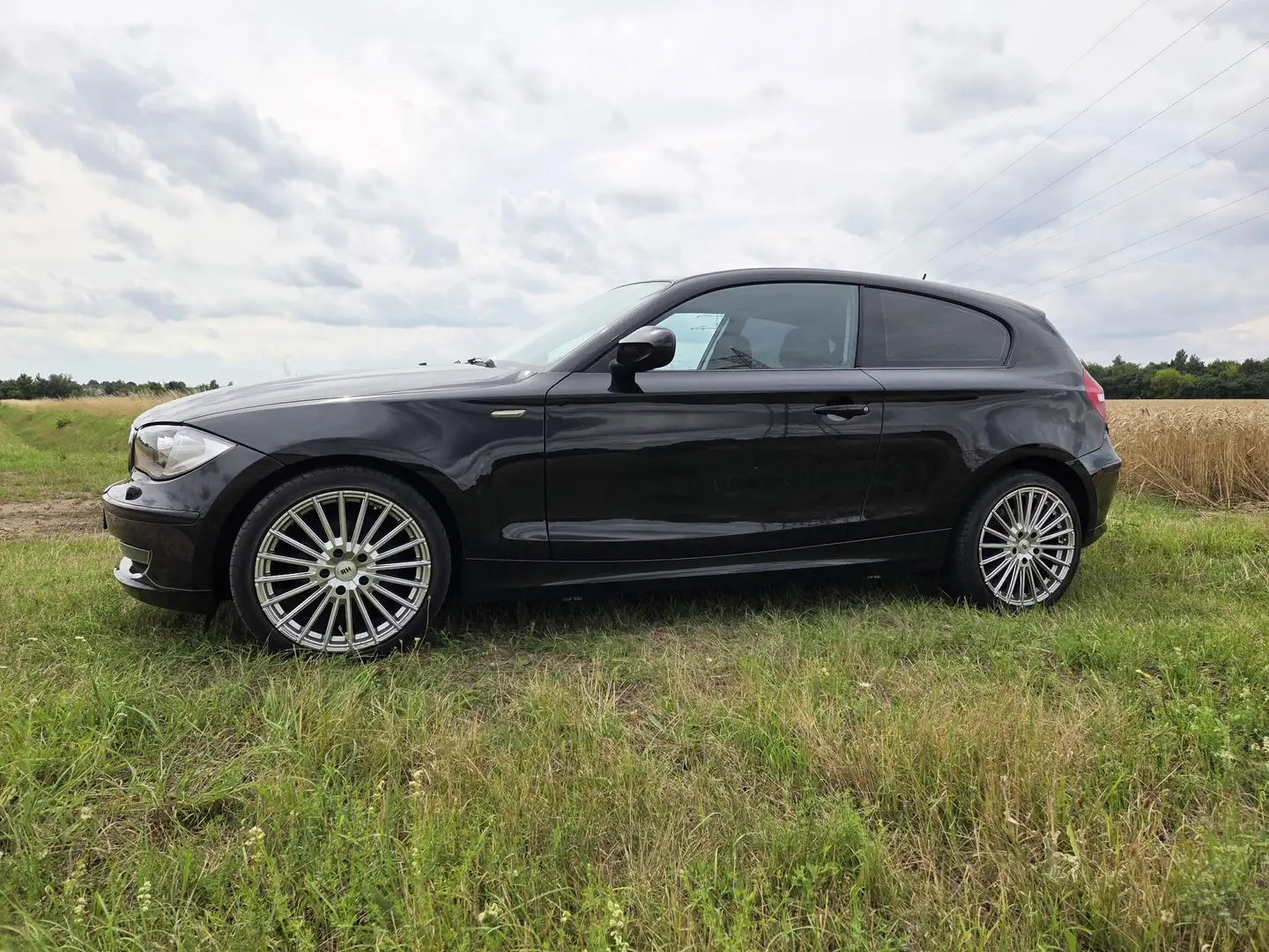 BMW 118 118d DPF Schwarz - 1