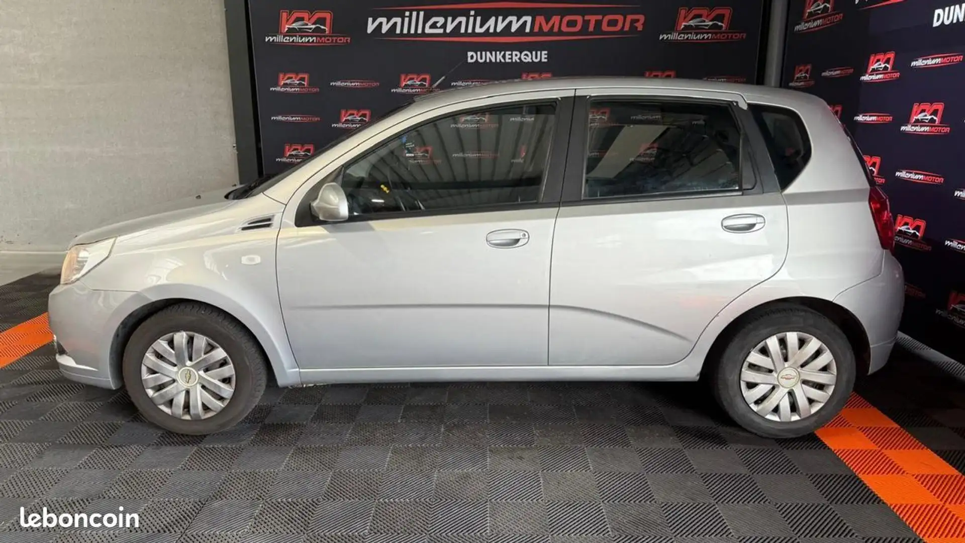 Chevrolet Aveo Standard 1.2 16V 90 CV GARANTIE 6 MOIS Gris - 2