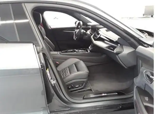 Audi e-tron GT view 5