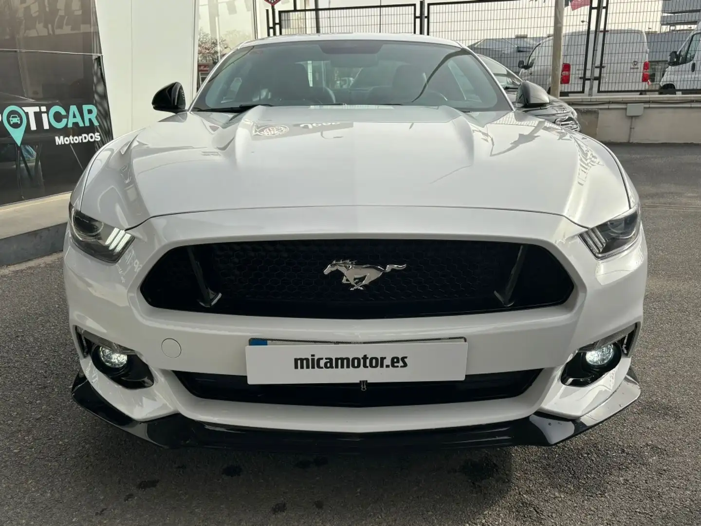 Ford Mustang Fastback 5.0 Ti-VCT GT Wit - 2