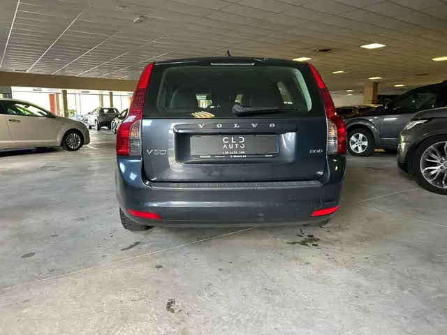 Volvo V50 view 3