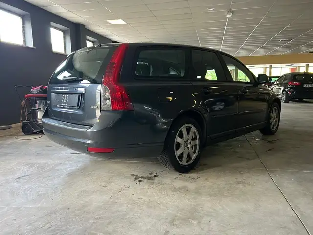 Volvo V50 view 4