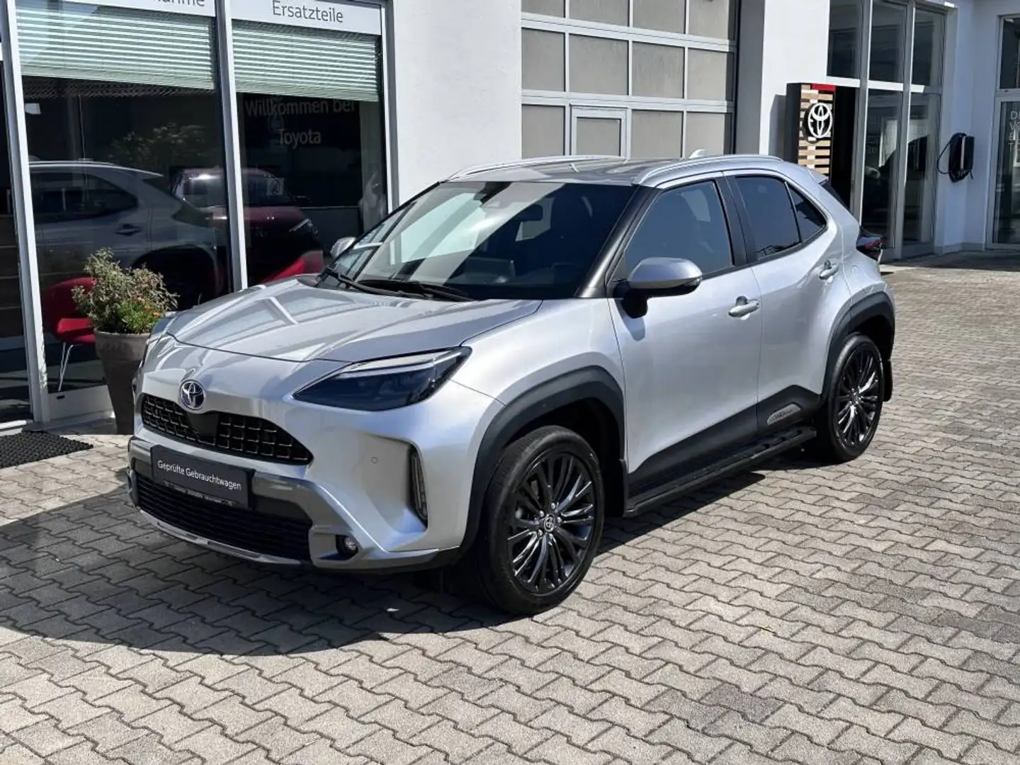 Toyota Yaris Cross 1,5 Hybrid 4x4, Adventure Silber - 2