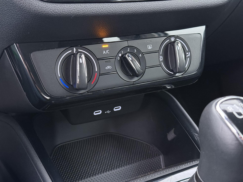 Skoda Fabia 1.0 TSI Essence | Airco | Parkeerhulp | LED | Elek — photo 12