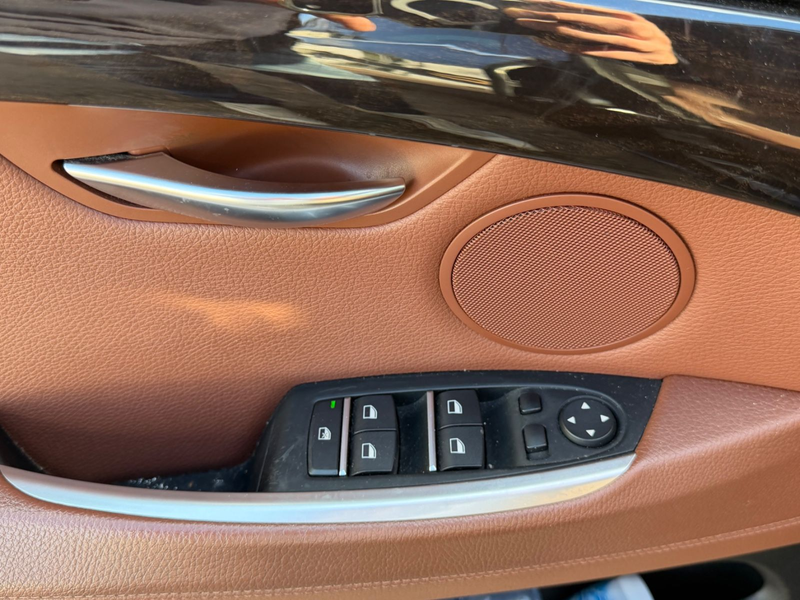 BMW 550 xDrive — photo 13