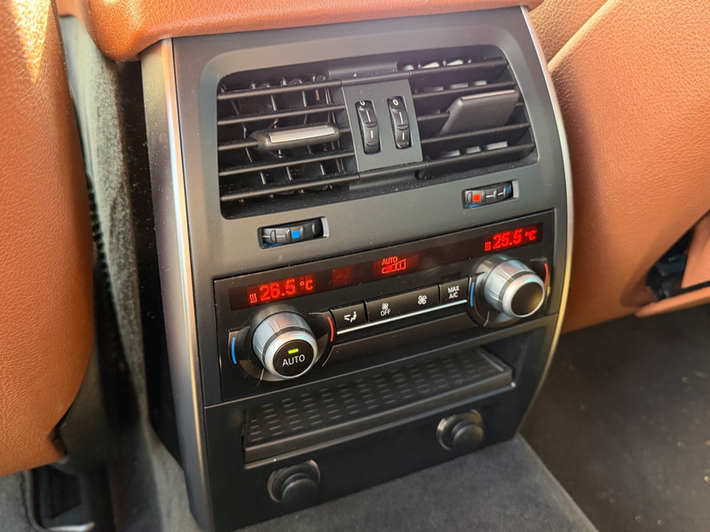 BMW 550 xDrive — photo 15