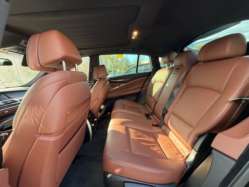 BMW 550 xDrive — photo 14