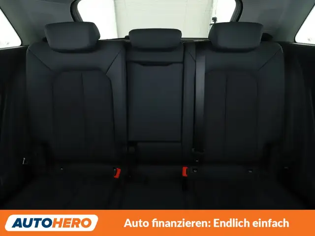 Audi Q3 view 16
