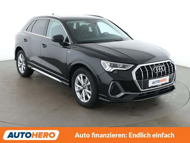 Audi Q3 view 8