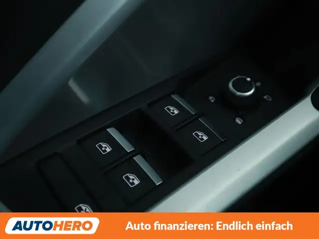 Audi Q3 view 25