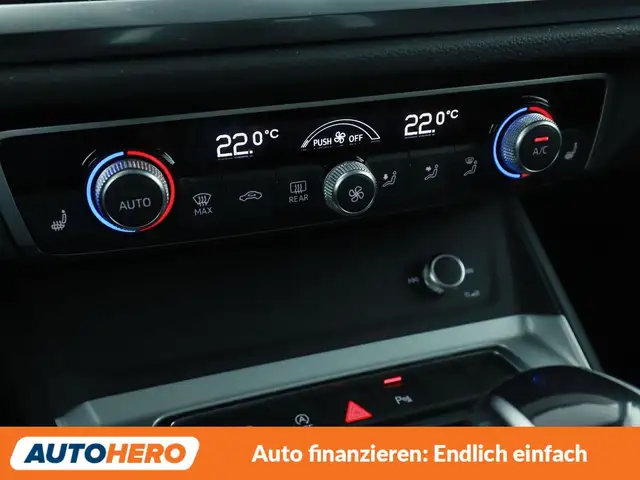 Audi Q3 view 23