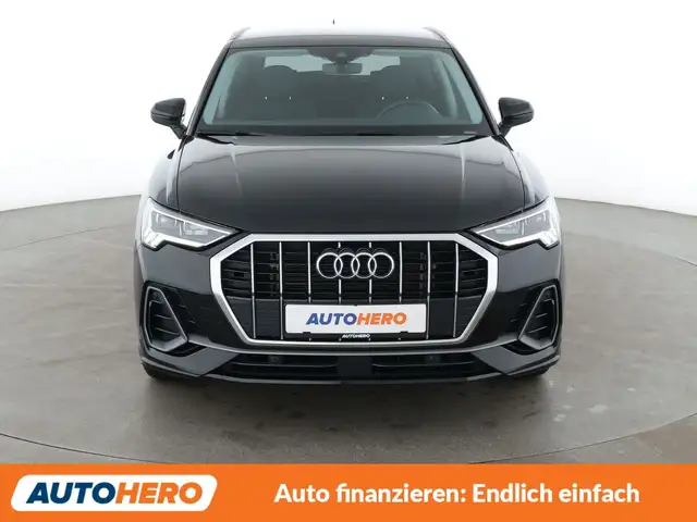 Audi Q3 view 9