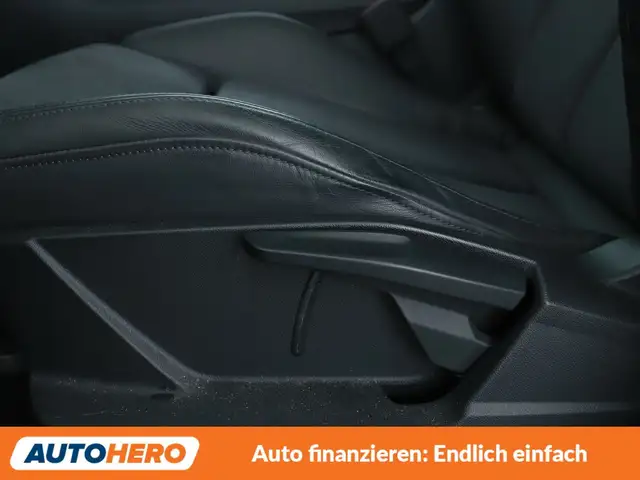 Audi Q3 view 29