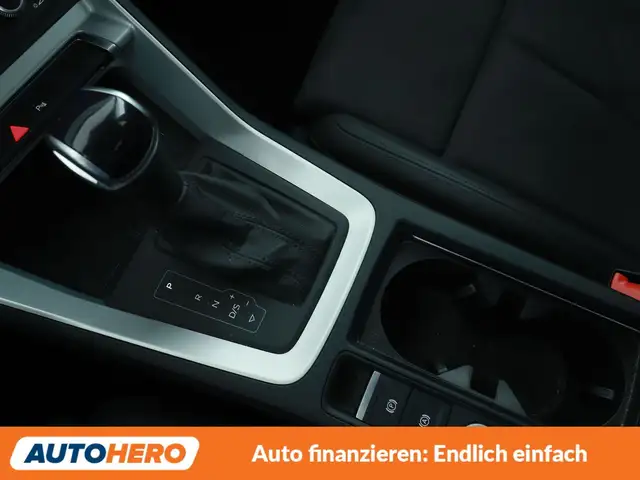 Audi Q3 view 24