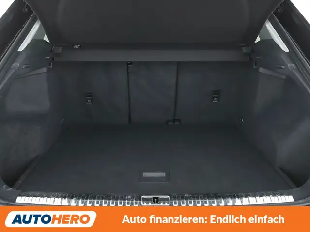 Audi Q3 view 18