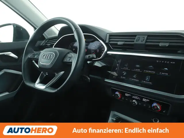Audi Q3 view 13