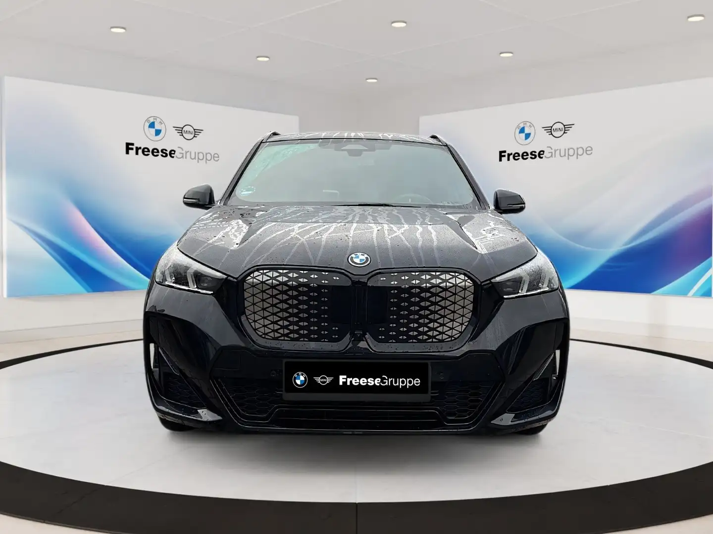 BMW iX1 eDrive20 M Sportpaket Head-Up HK HiFi DAB Noir - 2