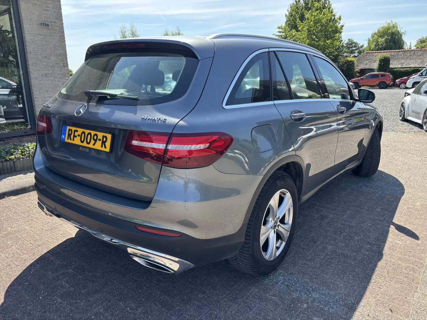 Mercedes-Benz GLC 250 4MATIC Business Automaat Trekhaak / Full LED / All Grijs - 2