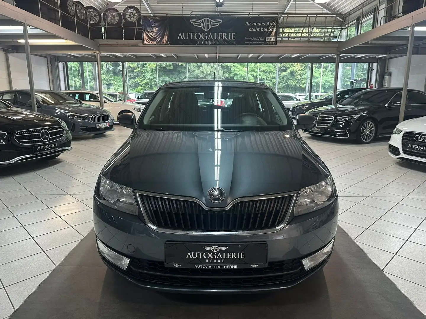 Skoda Rapid/Spaceback Spaceback Cool Edition*KLIMA*PDC*1.HAND* Grau - 2