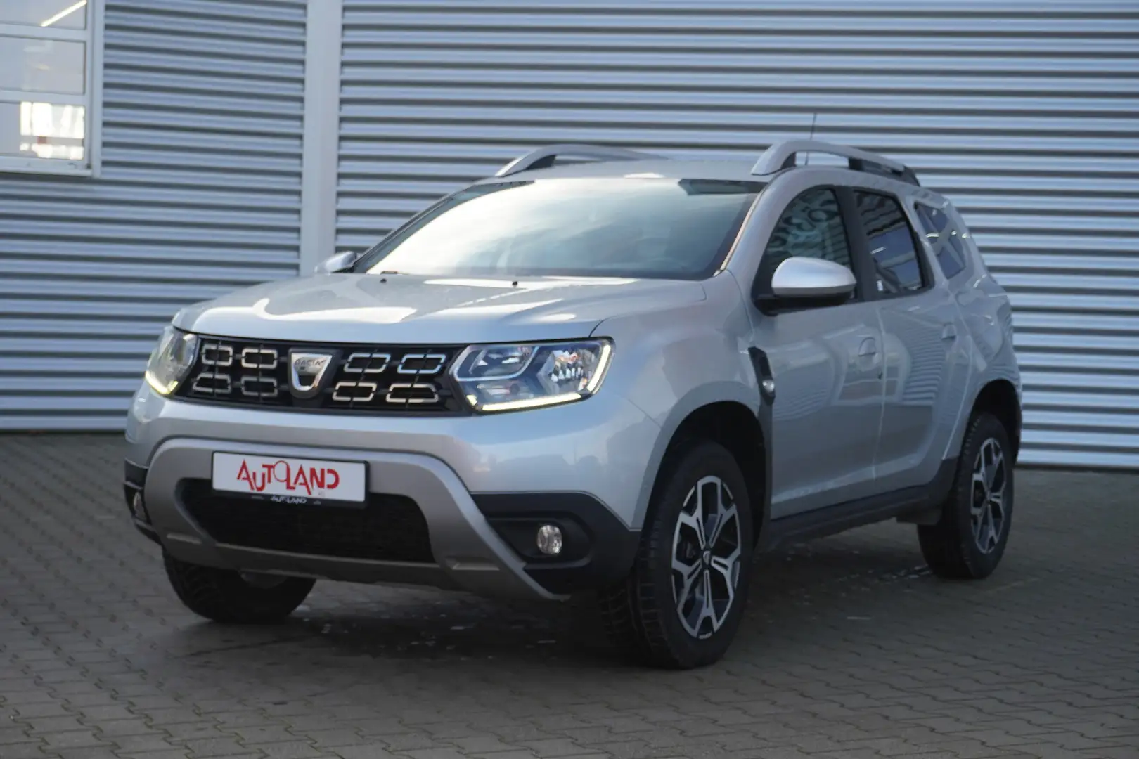 Dacia Duster 1.6 SCe 115 AAC Navi SHZ Kamera 17Z DAB Silber - 2