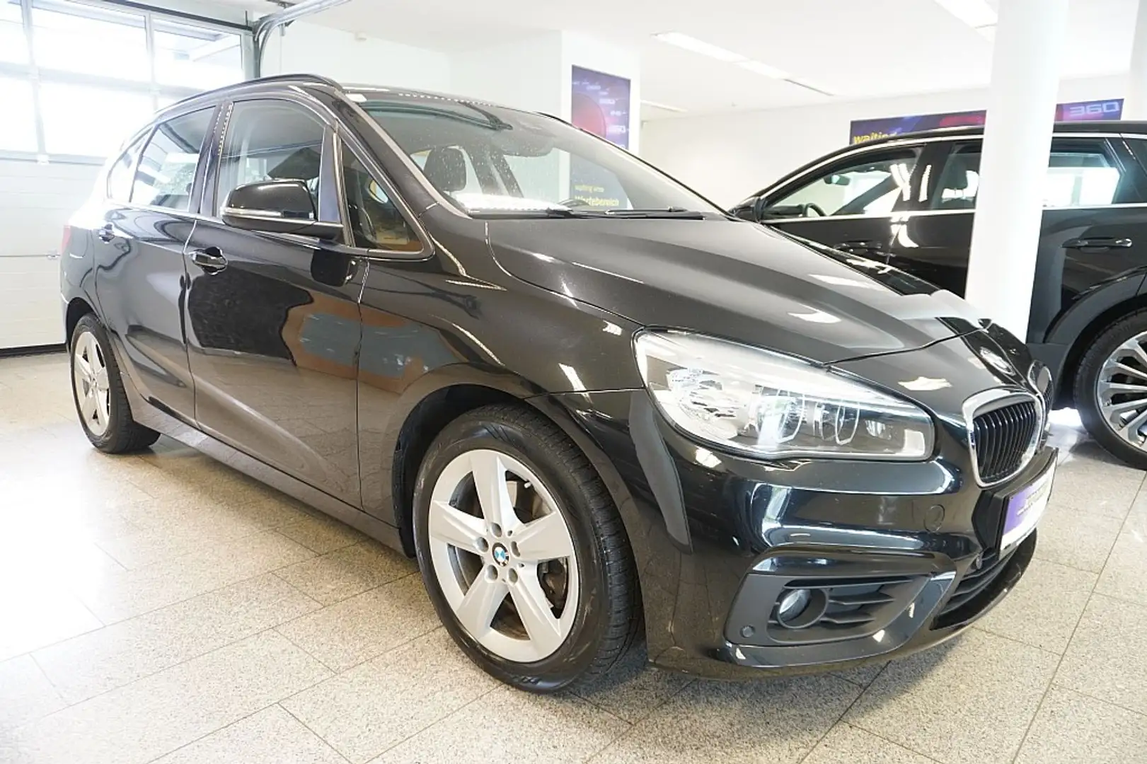 BMW 220 d xDrive Active Tourer Aut./SHZ/Klima Schwarz - 2