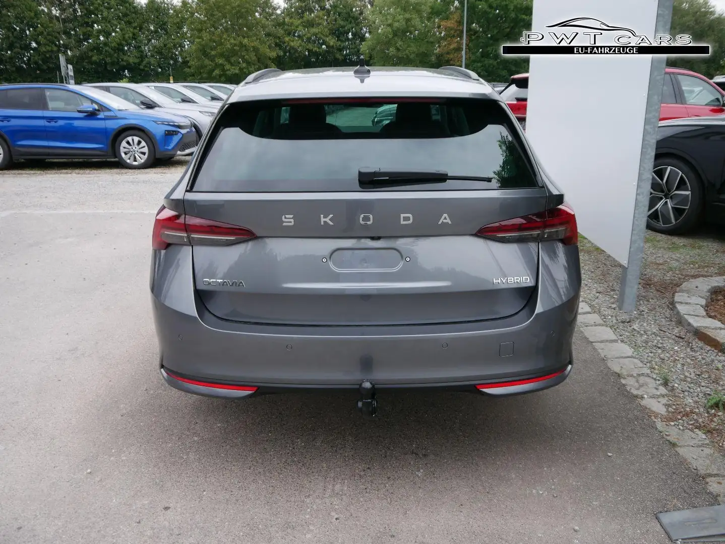 Skoda Octavia Combi Selection 1.5 TSI mHEV DSG*AHK-SCHW*ACC*P... Grau - 2